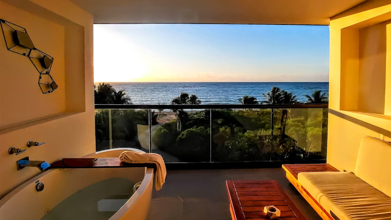 Among UNICO 20°N 87°W offerings was private oceanfront decompression right from our room. 