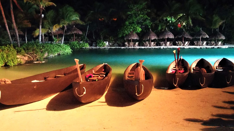 Anticipation grows in Parque Xcaret to see the rowers off on their pilgrimage.